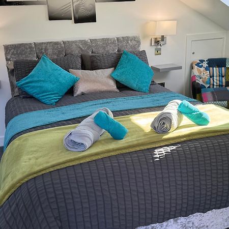 Rosemary House Brs Airport Accommodation 윈퍼드 외부 사진