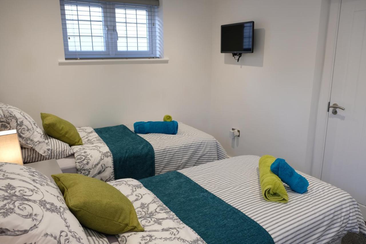 Rosemary House Brs Airport Accommodation 윈퍼드 외부 사진