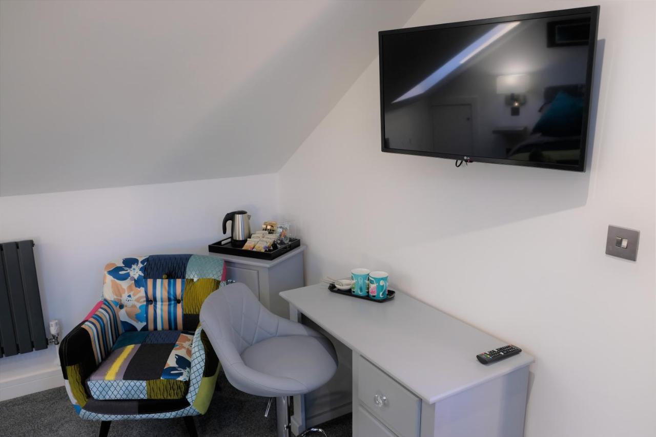 Rosemary House Brs Airport Accommodation 윈퍼드 외부 사진