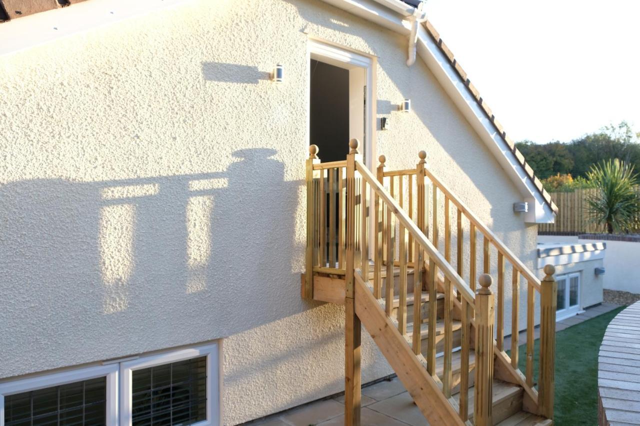 Rosemary House Brs Airport Accommodation 윈퍼드 외부 사진
