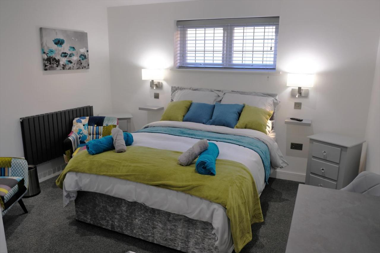 Rosemary House Brs Airport Accommodation 윈퍼드 외부 사진