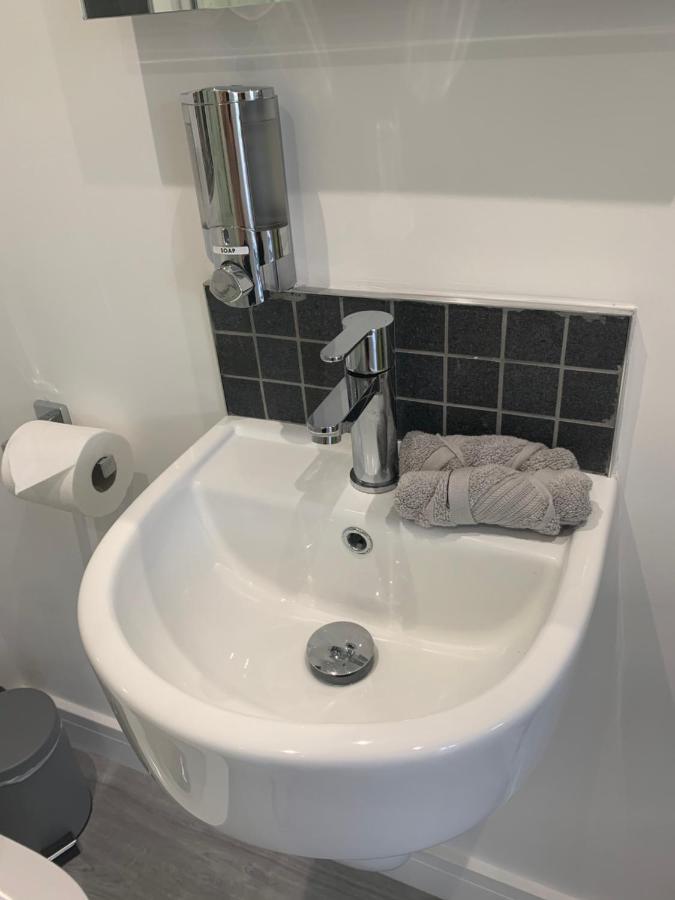 Rosemary House Brs Airport Accommodation 윈퍼드 외부 사진