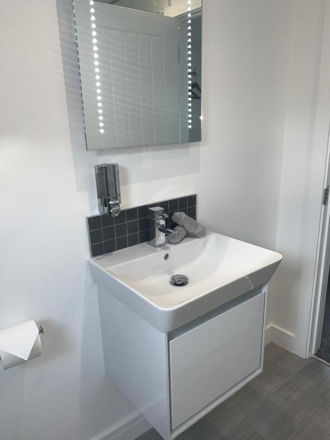 Rosemary House Brs Airport Accommodation 윈퍼드 외부 사진