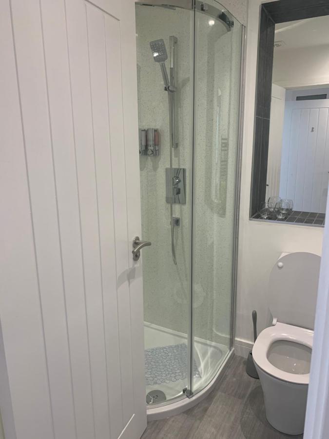 Rosemary House Brs Airport Accommodation 윈퍼드 외부 사진